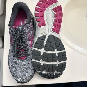 Women’s brook running shoes